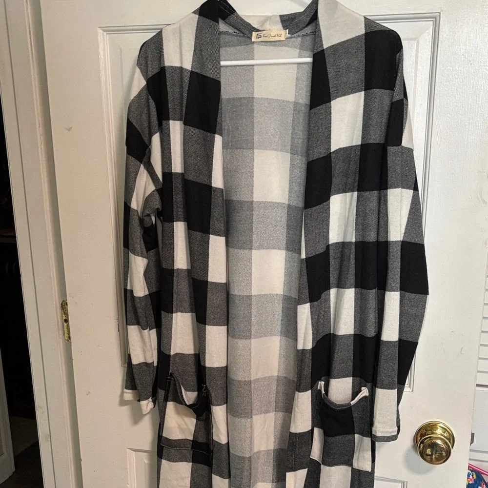 Cozy Black & White Plaid Open-Front Cardigan - Picture 2 of 7